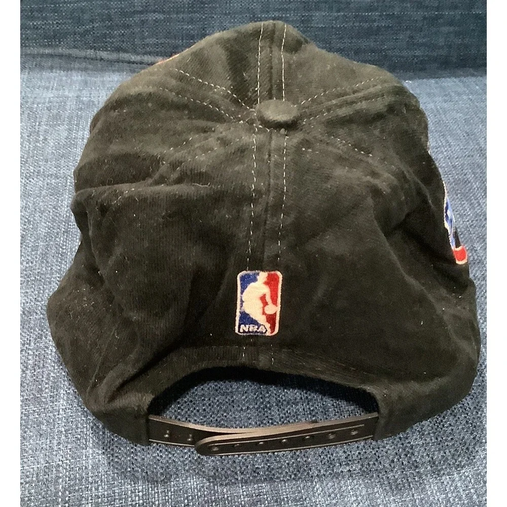 Vintage Chicago Bulls 1997 NBA Finals Champions Logo Athletic Snapback Hat Cap